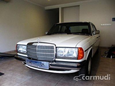 1985 Mercedes-Benz 200E