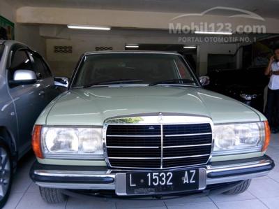 1977 - Mercedes-Benz 200