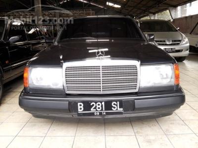 1987 - Mercedes-Benz 300E Sedan