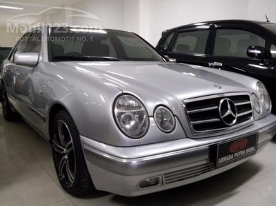 1999 - Mercedes-Benz E320 W210 3.2 L6