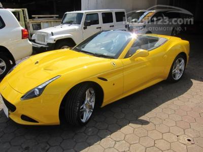 Ferrari California T Yellow 2015