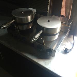 mesin pembuat waffle