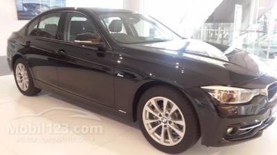 2016 NEW BMW 320i Sport LCI 2.0 AT Sedan