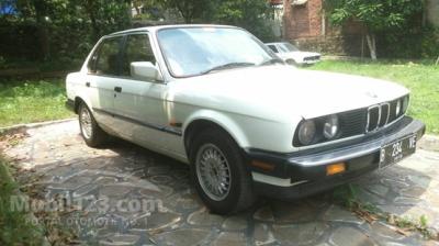 BMW 318i E30 1.8 Sedan Putih