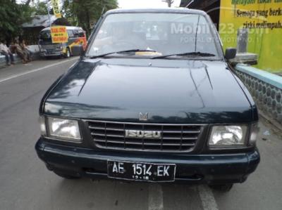 1995 Isuzu Panther higrade 2.3 MPV Minivans plat ae di kediri pare badas sekoto bisa tukar tambah
