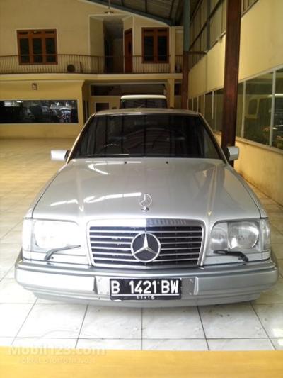 1995 - Mercedes-Benz E 220