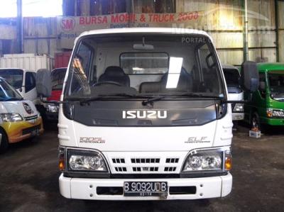 2011 - Isuzu Elf Minibus