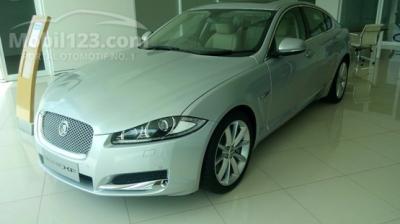 2013 Jaguar XF 3.0 Premium Luxury Sedan