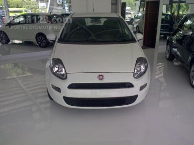 2014 Fiat Punto 1.4 Easy Hatchback white