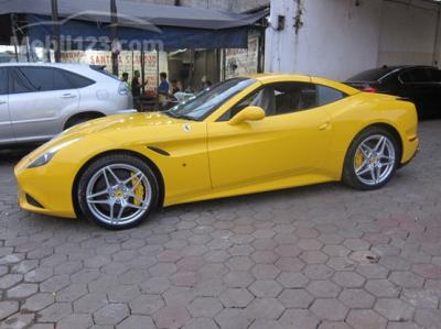 Ferrari California T Convertible Yellow 2015
