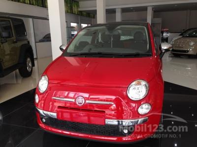 Fiat 500 lounge merah (Chrysler Fatmawati)